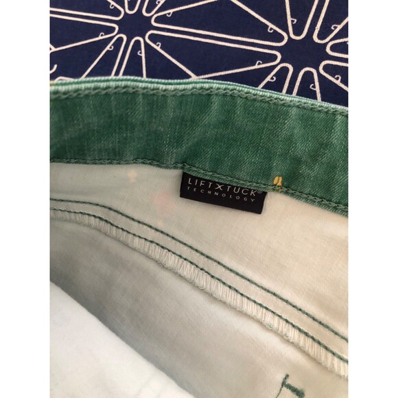 NYDJ PRINT GREEN  6 / 28 FLORAL FLOWER CROP CAPRI MID RISE - Picture 12 of 13